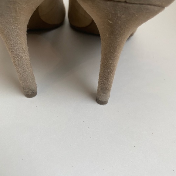 Michael Kors Beige Suede Closed Pointy Toe Suede Heels 3.5inc SZ 9.5 - Picture 7 of 10